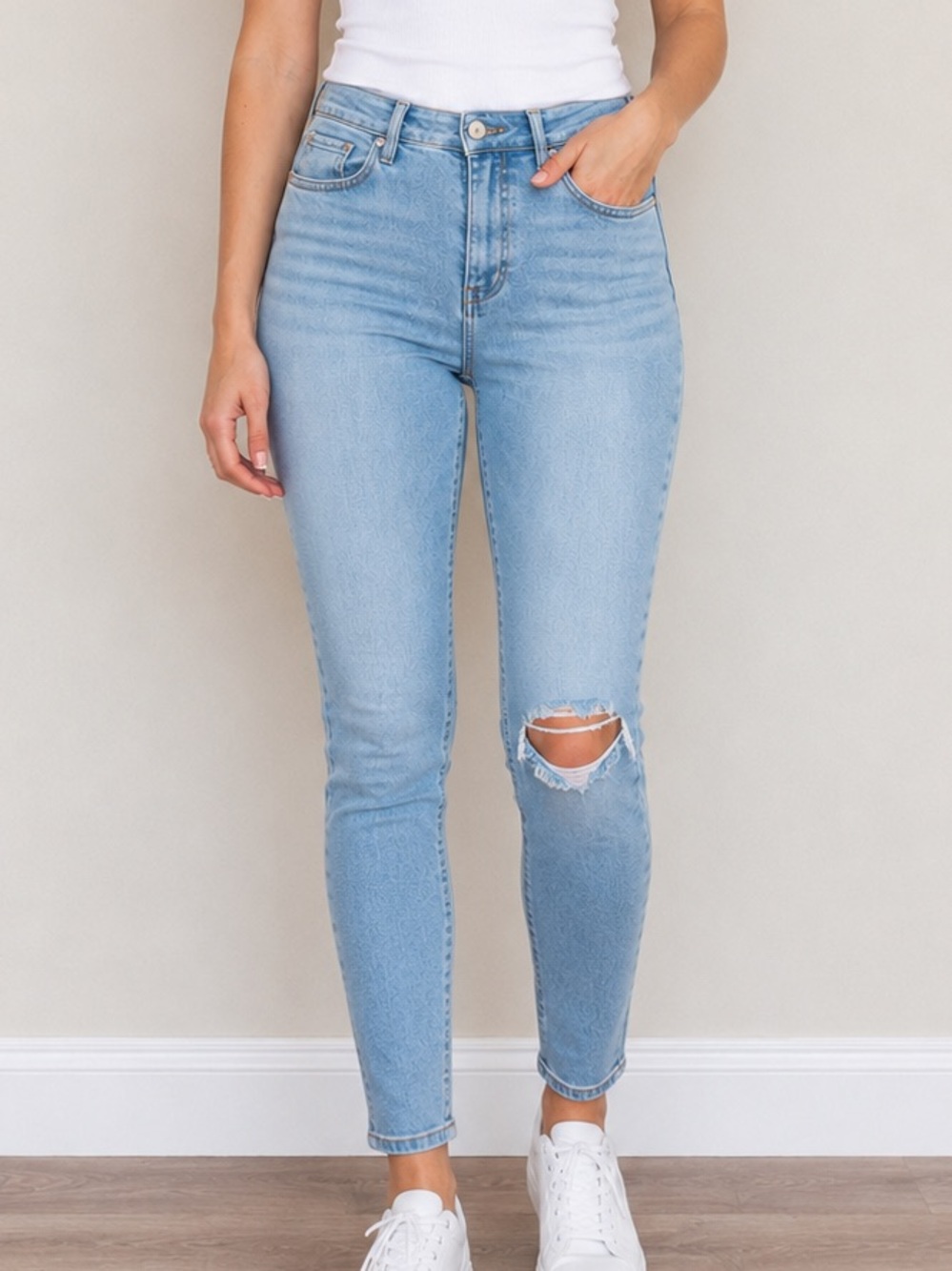 Guess High Rise Distressed Skinny Jeans Size 26 Stretch Light Wash Denim Blue